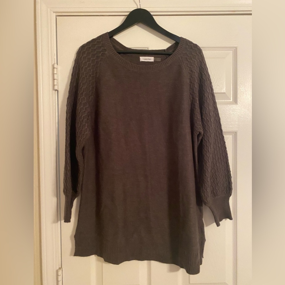 Calvin Klein Women's Gray Sweater. Long Sleeve.